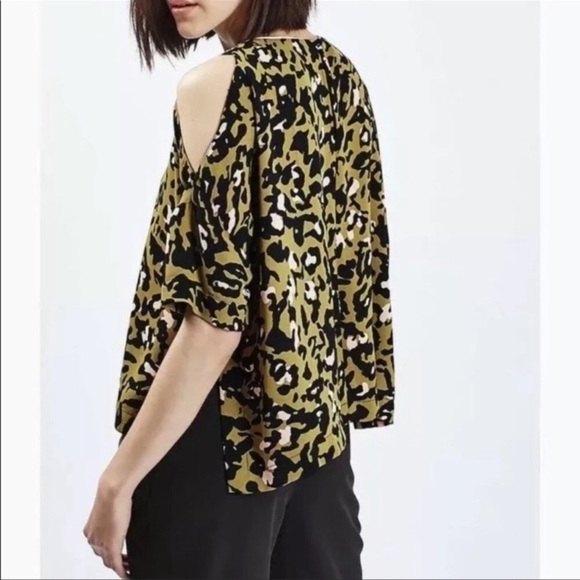 TOPSHOP Leopard Print Top cold shoulder - Picture 5 of 7